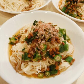 スベリヒユとオクラ納豆のねばねばそうめん